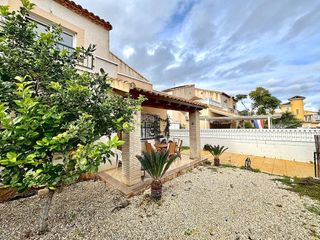 Chalet en alquiler en Algorfa