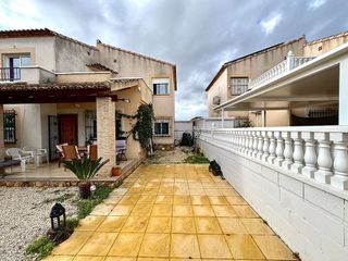 Chalet en alquiler en Algorfa