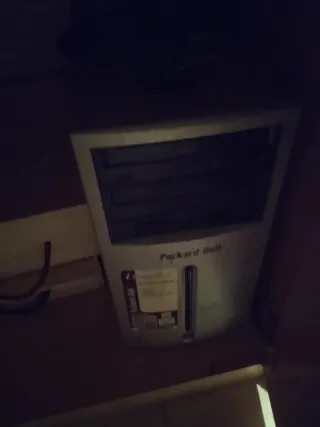 Torre de ordenador Packard Bell