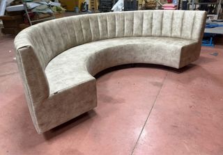 Sofá curvo hostelería beige