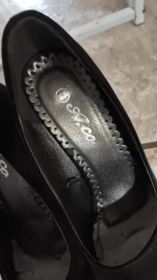 Zapatos de tacón Gino Ventori rojos y dorados