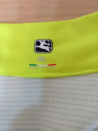 Maillot y culotte Farnese Vini completo