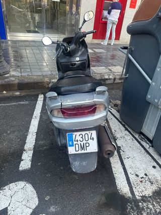 Suzuki Burgman 125cc Maxiscooter Automática