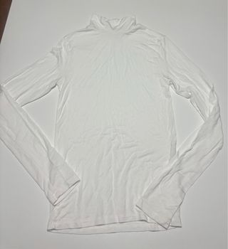 Camiseta blanca cuello alto mujer