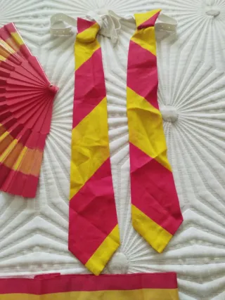 Accesorios disfraz español: abanico, corbatas, cin