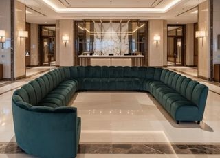 Sofá curvo terciopelo verde hostelería