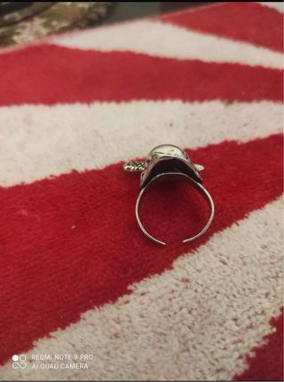 Anello teschio con coltello