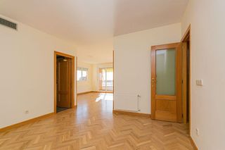 Piso en alquiler en Costillares en Madrid