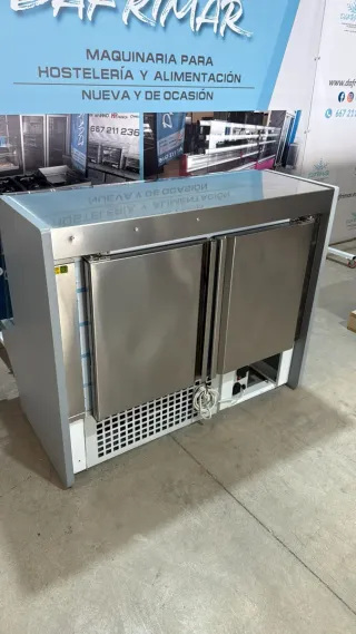 Vitrina Refrigerada Cerrada Coreco