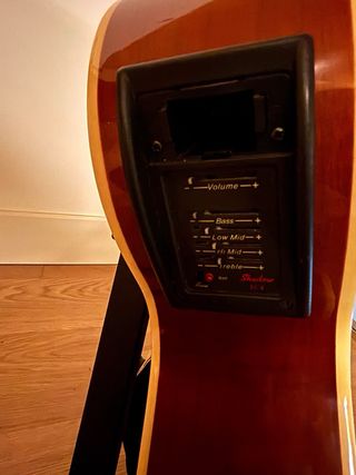 Guitarra Electroacústica Marrón