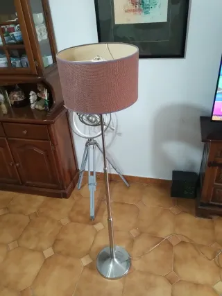 Lámpara de pie moderna tela y metal