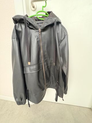 ZARA chaqueta mujer negra con capucha talla M