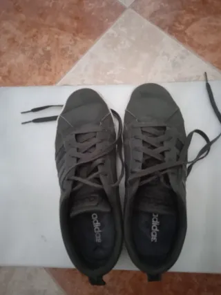 Zapatillas deportivas Adidas verde oliva y negro