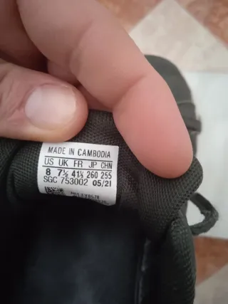 Zapatillas deportivas Adidas verde oliva y negro