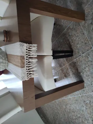 Mesa comedor madera y tela beige