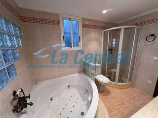 Chalet en venta en Urbanizaciones en Tortosa