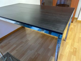 Mesa comedor Ikea negra y plateada
