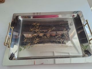 Vassoio in metallo con decoro