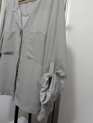 Camisa fluida rayas grises y blancas