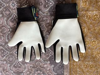 Guantes de portero Kipsta y otros para entrenar