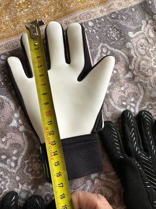 Guantes de portero Kipsta y otros para entrenar