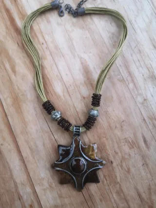 Colgante Estrella Marrón y Dorado