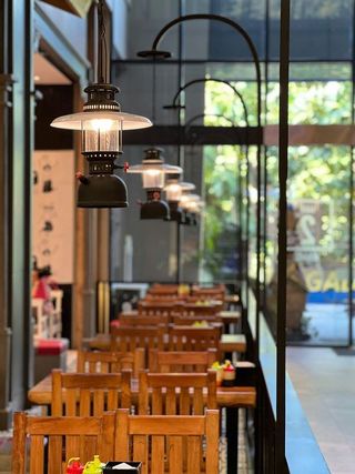 Local comercial en alquiler en San Juan Bautista en Madrid