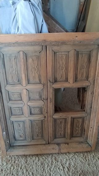 Ventana de madera hecha a mano