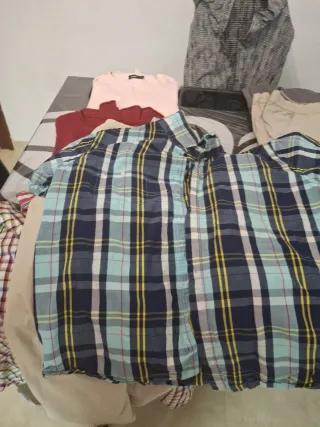 Consegna di abbigliamento da uomo taglia XL