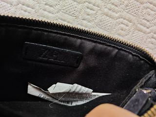 Bolso negro Zara bandolera tachuelas plateadas