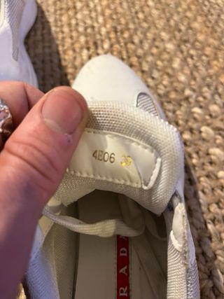 Prada America's Cup Sneakers Blancas y Grises