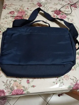 Borsa a tracolla blu con stampe Italia