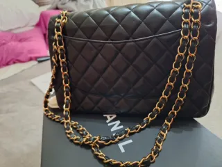 Bolso Chanel Clásico Negro Dorado