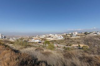 Terreno en venta en Zubia (La)