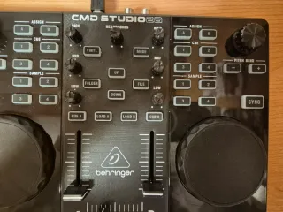 Controller DJ Behringer CMD Studio 2A