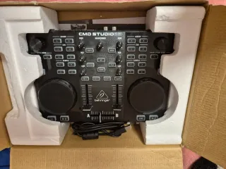 Controller DJ Behringer CMD Studio 2A