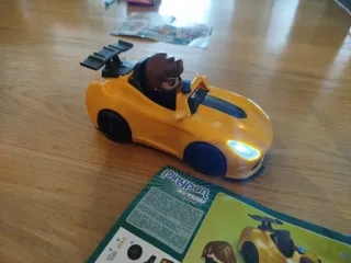 Coche Playmobil amarillo con ladrón