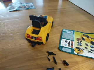 Coche Playmobil amarillo con ladrón