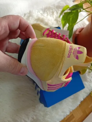 Zapatillas Adidas Beige y Rosa Talla 42