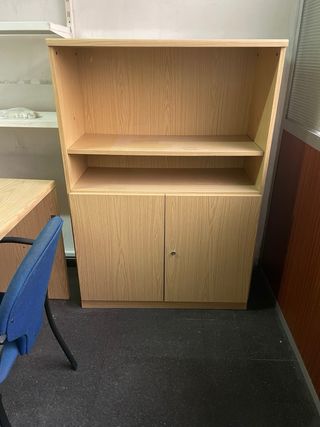 Conjunto oficina: mesa, armario y 2 sillas