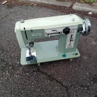 Máquina de coser Alfa vintage