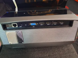 Proyector CAIWEI A10Q Full HD Incluye pantalla.