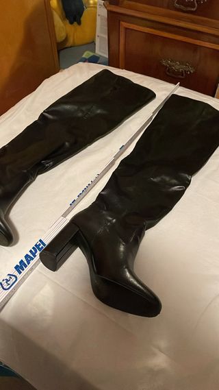 Stivali neri al ginocchio con tacco