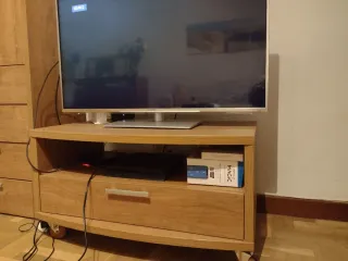 Mueble salón color cerezo perfil de 3cm grosor.