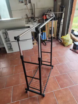 4 Percheros Metálicos, diferentes tamaños