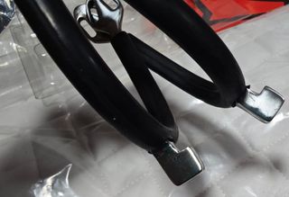 ESPUELAS ANTIDESLIZANTES + CORREAS BRILLANTE NUEVO