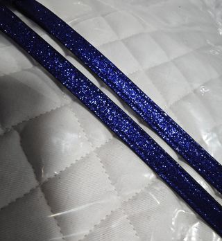 ESPUELAS ANTIDESLIZANTES + CORREAS BRILLANTE NUEVO