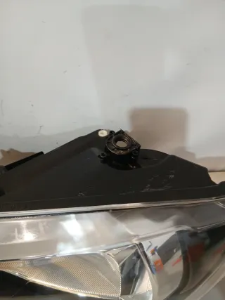 Faro Izquierdo Volkswagen Caddy 2012