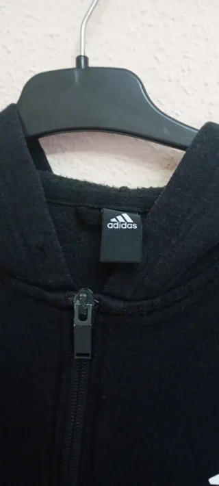 Chaqueta Adidas con capucha