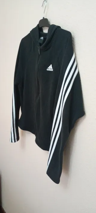 Chaqueta Adidas con capucha